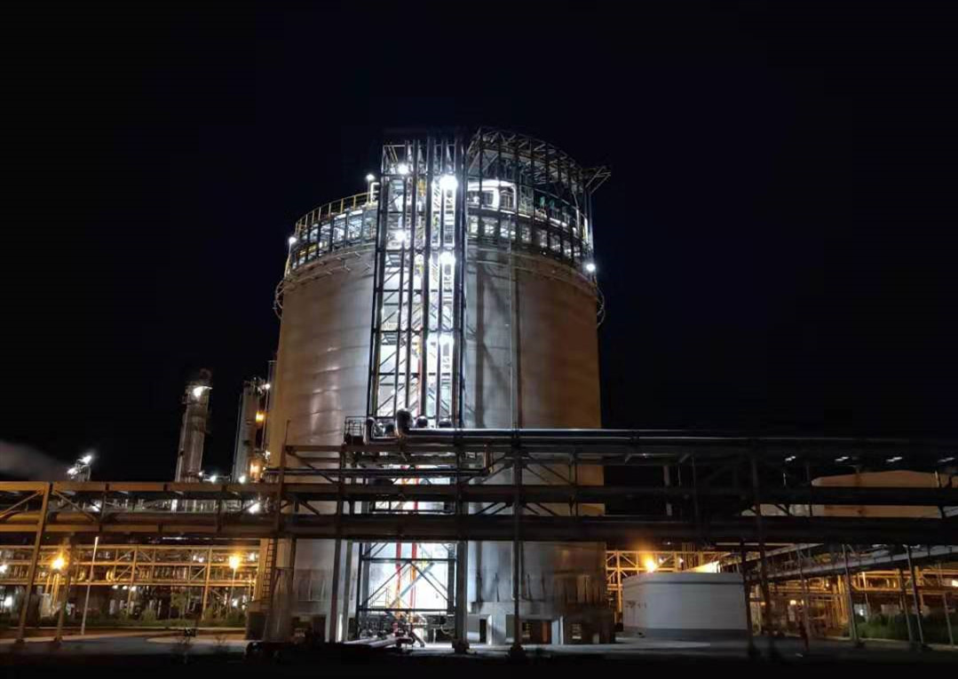 新疆1萬立方全容罐夜景 ()_副本.jpg